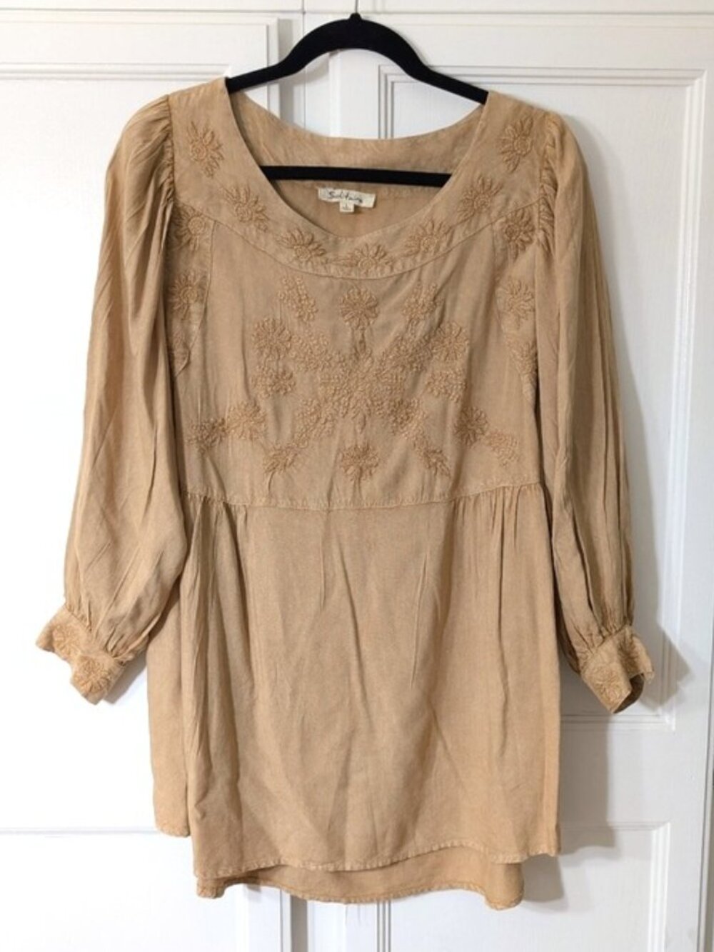 Solitaire‎ Boho Embroidered Tunic Top -Tan-Size L